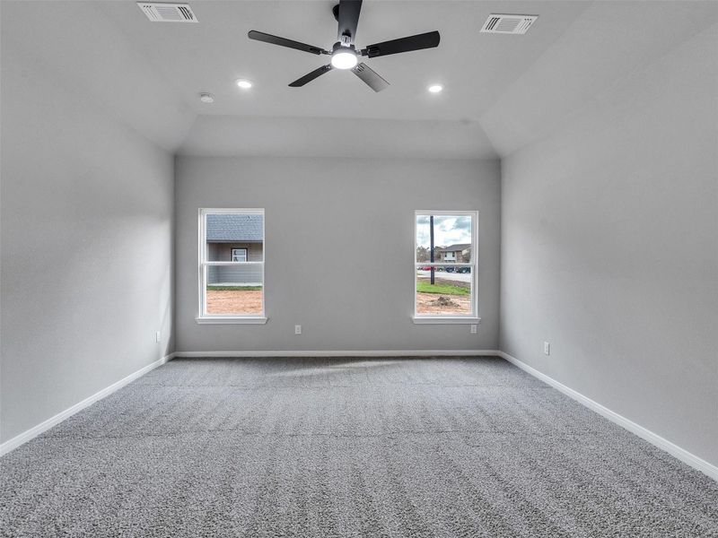 Spacious, unfurnished interior of a new home in , Brazoria (Image 12).