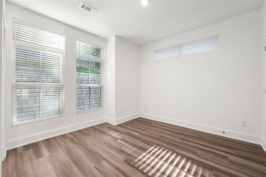 Spacious, unfurnished interior of a new home in , Atlanta (Image 18).