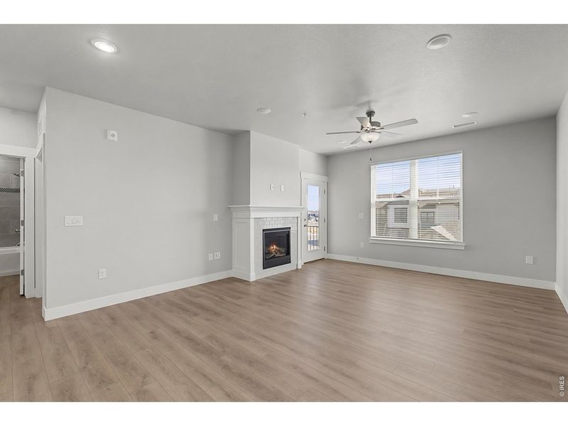 Spacious, unfurnished interior of a new home in Highlands at Fox Hill - The Flats, Longmont (Image 12).