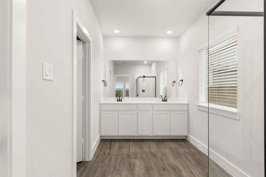 17. 1921 Sapphire - Bath 17. 1921 Sapphire - Bath