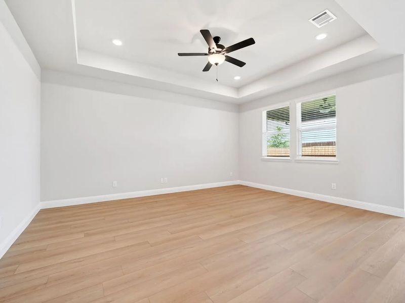 Spacious, unfurnished interior of a new home in Heartland, Heartland (Image 17).