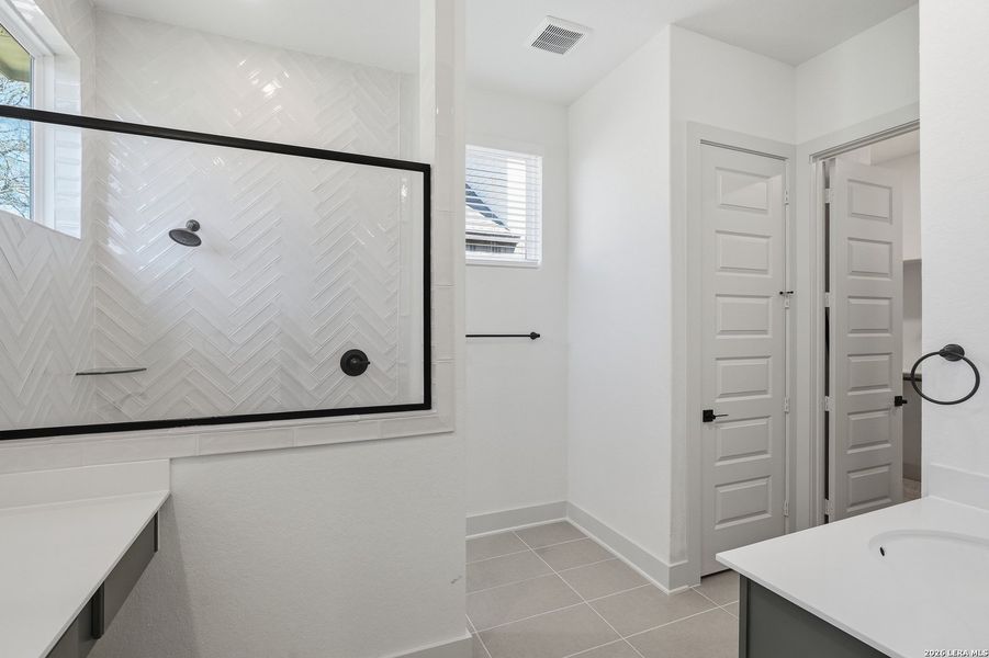 Furnished interior view inside a new home in Buffalo Crossing, Cibolo (Image 9).