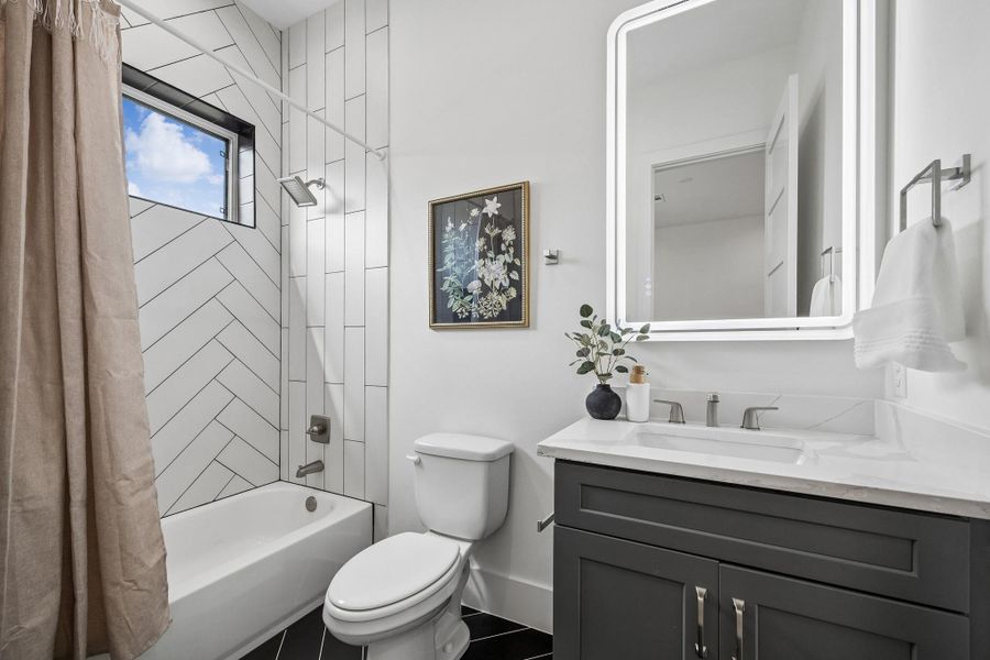 The en-suite bath has a quartz vanity and tub/shower combo. The en-suite bath has a quartz vanity and tub/shower combo.