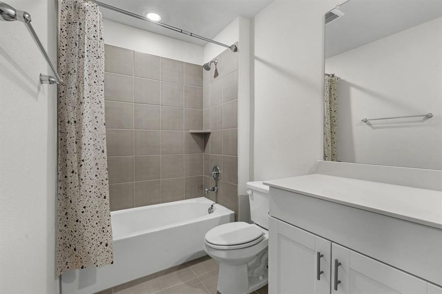 Furnished interior view inside a new home in Cibolo Hills, Fort Worth (Image 3). Furnished interior view inside a new home in Cibolo Hills, Fort Worth (Image 3).