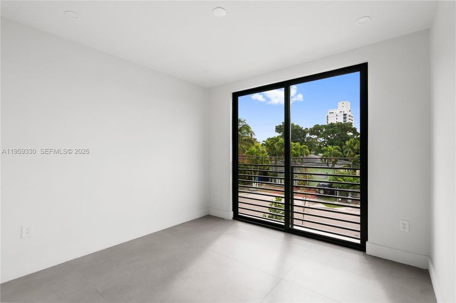 Spacious, unfurnished interior of a new home in , Miami (Image 31).