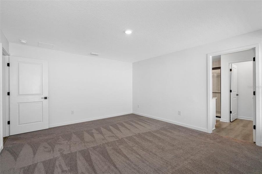 Spacious, unfurnished interior of a new home in Spring Hill, Spring Hill (Image 12).