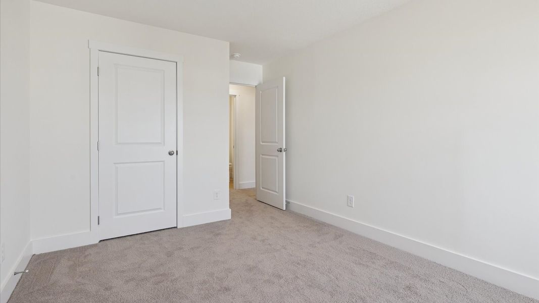 Spacious, unfurnished interior of a new home in Millstone Village, Morristown (Image 19).