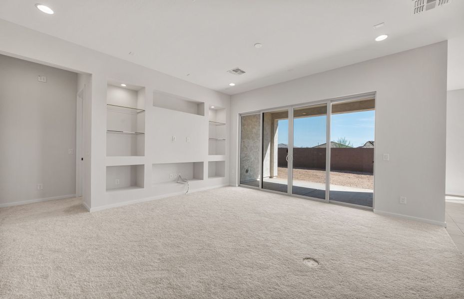 Spacious, unfurnished interior of a new home in Artisan at Asante, Surprise (Image 26).