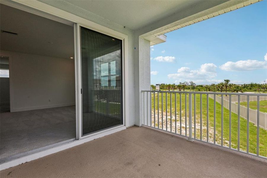 Spacious, unfurnished interior of a new home in Lagoon Residences at Epperson, Wesley Chapel (Image 20).