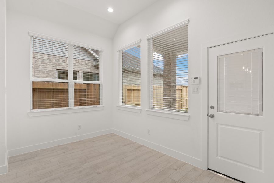 Spacious, unfurnished interior of a new home in Riceland, Mont Belvieu (Image 26).