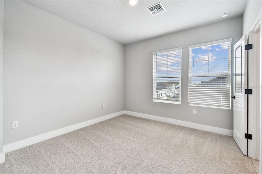 Spacious, unfurnished interior of a new home in , Sarasota (Image 28).