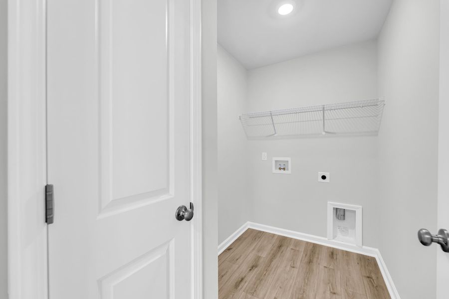 Spacious, unfurnished interior of a new home in Central Creek, Goose Creek (Image 17).