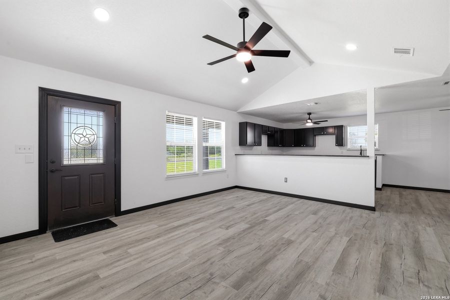 Spacious, unfurnished interior of a new home in , Floresville (Image 15).