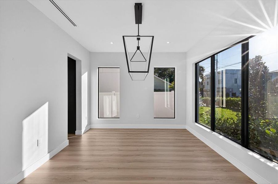 Spacious, unfurnished interior of a new home in , Tampa (Image 27).