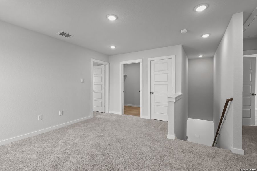 Spacious, unfurnished interior of a new home in Park Place, New Braunfels (Image 29).