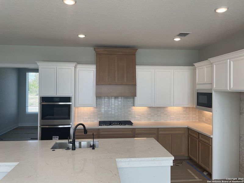 Furnished interior view inside a new home in Potranco Oaks, Castroville (Image 16). Furnished interior view inside a new home in Potranco Oaks, Castroville (Image 16).