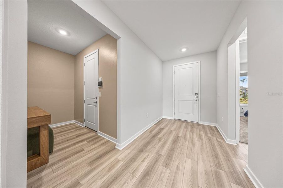 Spacious, unfurnished interior of a new home in , Ocala (Image 21).