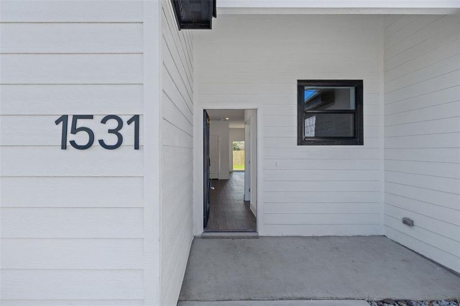 Exterior details and patio area of a home in , Granbury (Image 26).