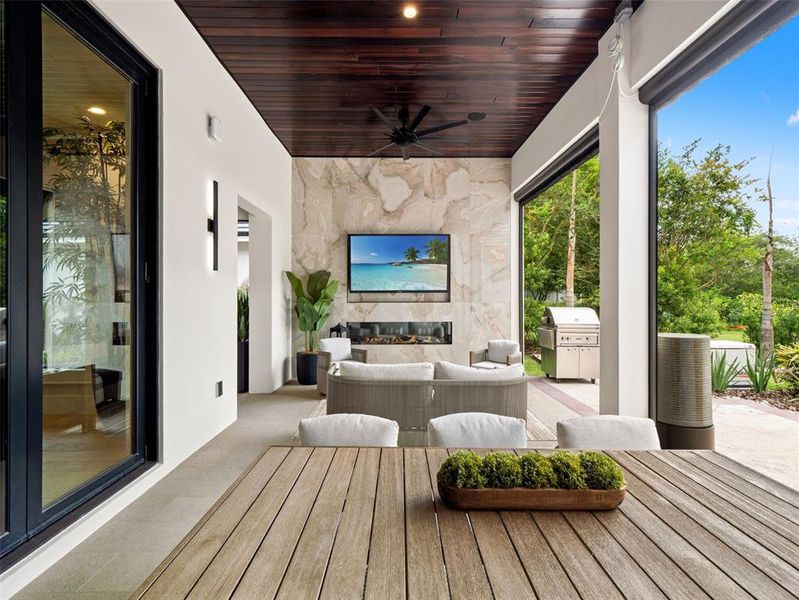 Exterior details and patio area of a home in , Orlando (Image 28).
