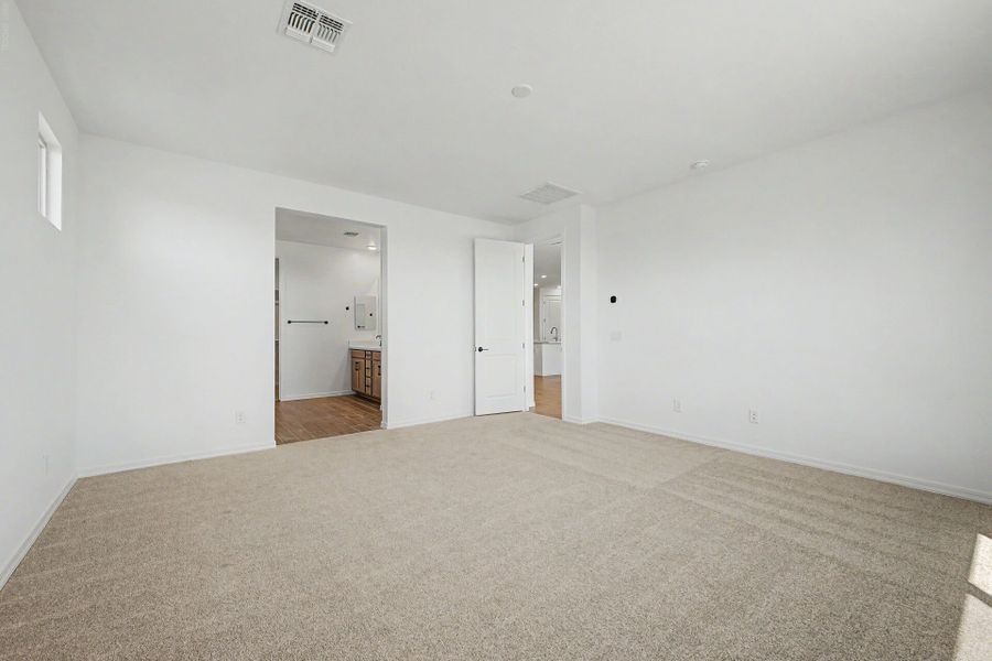 Spacious, unfurnished interior of a new home in White Tank Vistas, Waddell (Image 11).
