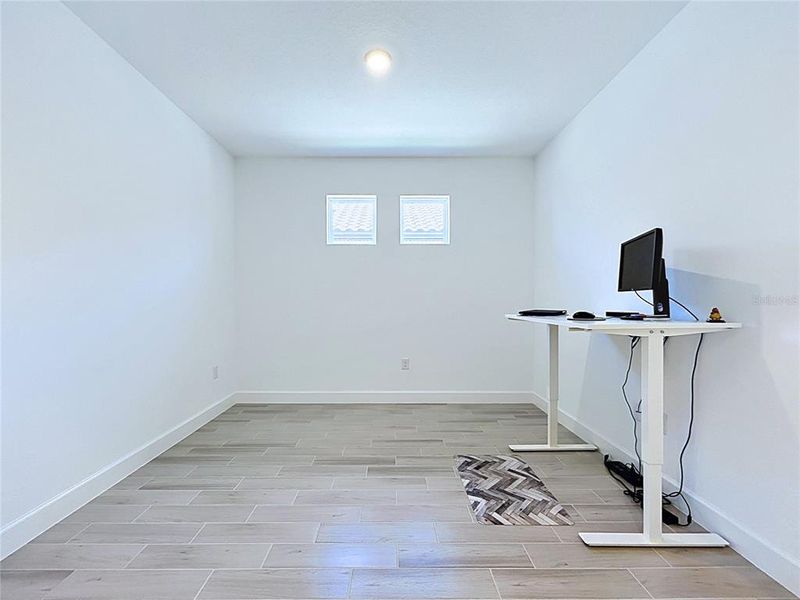Spacious, unfurnished interior of a new home in , Wesley Chapel (Image 53).
