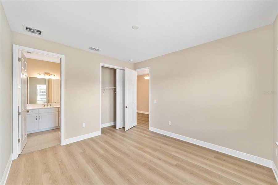 Spacious, unfurnished interior of a new home in , Ocala (Image 15).