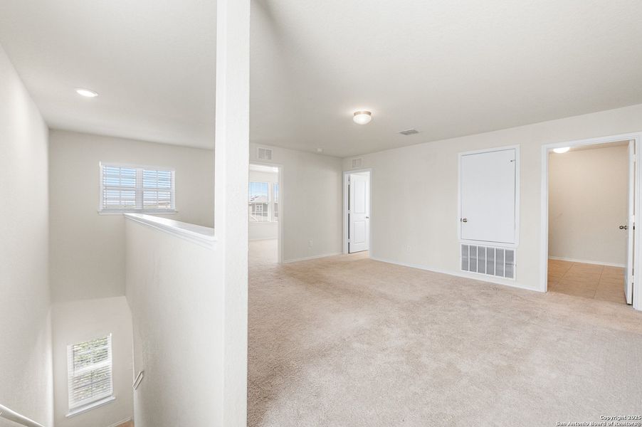 Spacious, unfurnished interior of a new home in Cinco Lakes, San Antonio (Image 34). Spacious, unfurnished interior of a new home in Cinco Lakes, San Antonio (Image 34).