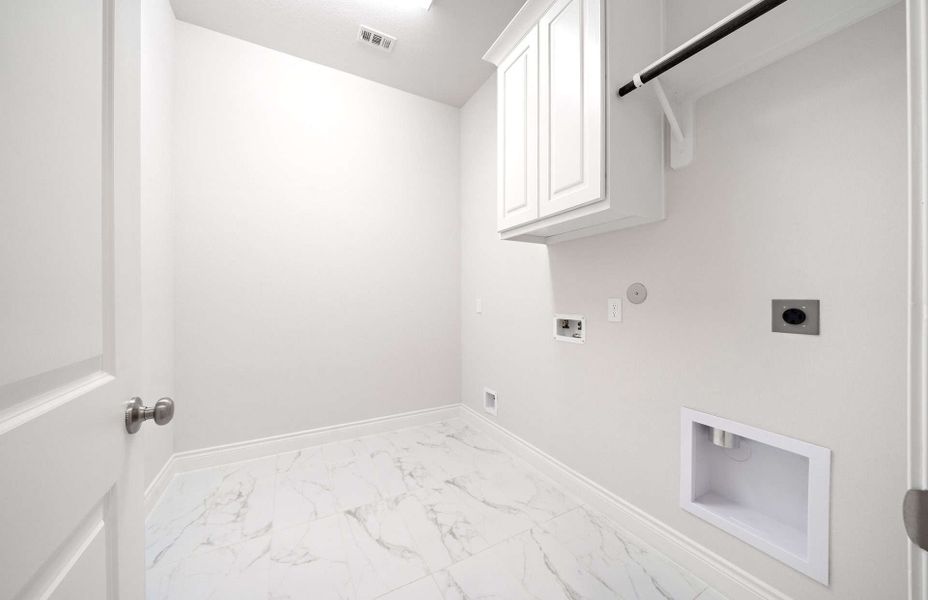 Representative unfurnished interior of a home built from the 3799AU by Ravenna Homes in Audubon 60′, Magnolia (Image 29).