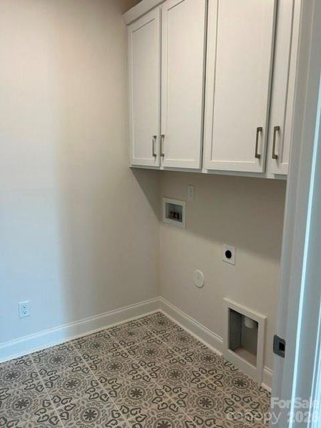 Spacious, unfurnished interior of a new home in The Courtyards at Hodges Farm, Charlotte (Image 12).