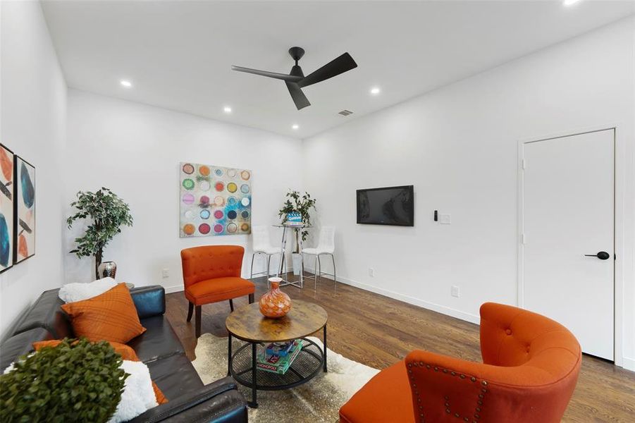 Furnished interior view inside a new home in , Dallas (Image 18). Furnished interior view inside a new home in , Dallas (Image 18).