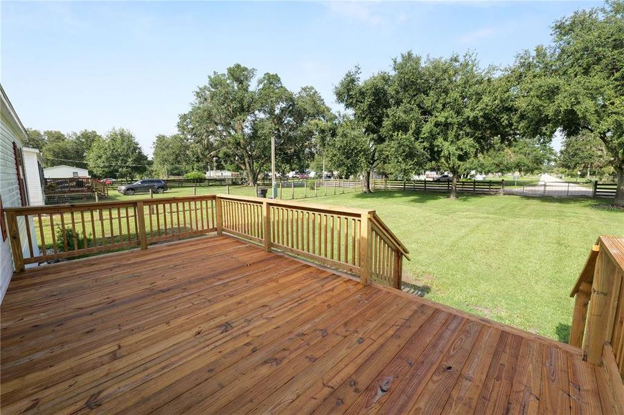 Exterior details and patio area of a home in , Lakeland (Image 30).