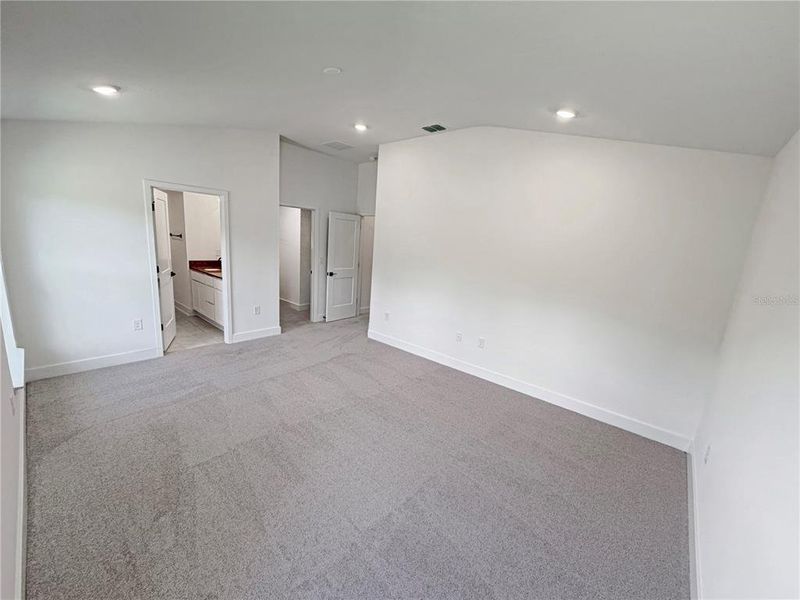 Spacious, unfurnished interior of a new home in , St. Cloud (Image 15).