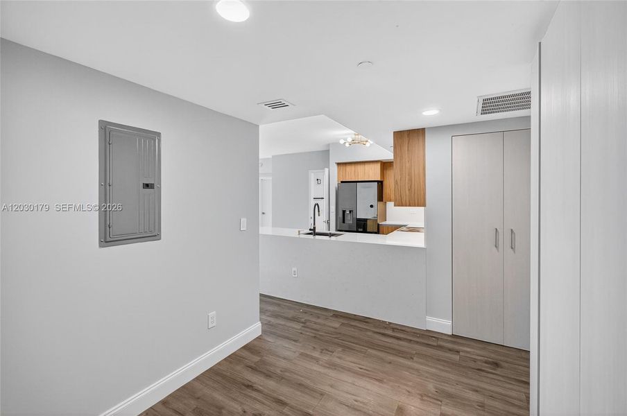 Spacious, unfurnished interior of a new home in , Miami (Image 33).