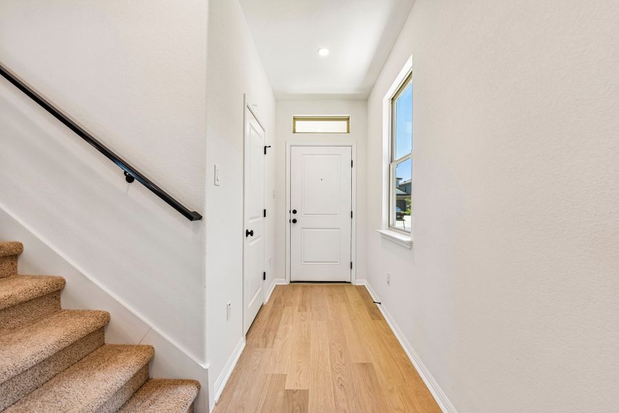 Spacious, unfurnished interior of a new home in Crosswinds, Kyle (Image 11).