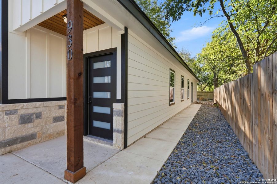 Exterior details and patio area of a home in , San Antonio (Image 17).