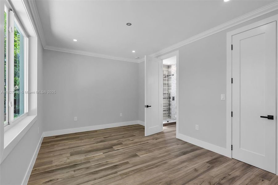 Spacious, unfurnished interior of a new home in , Key Largo (Image 25).