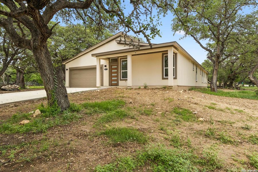 Exterior details and patio area of a home in , San Antonio (Image 19).