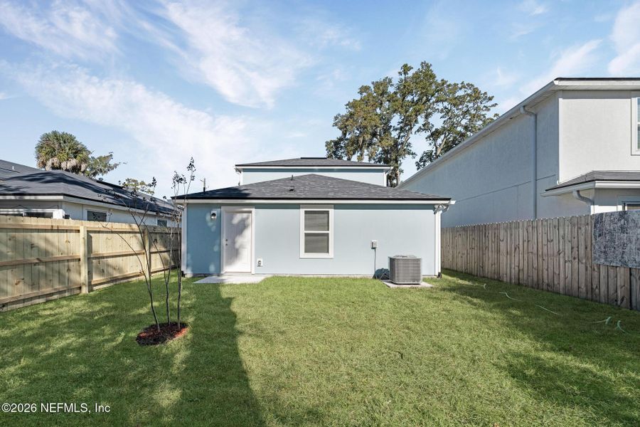 Exterior details and patio area of a home in , Jacksonville (Image 4).