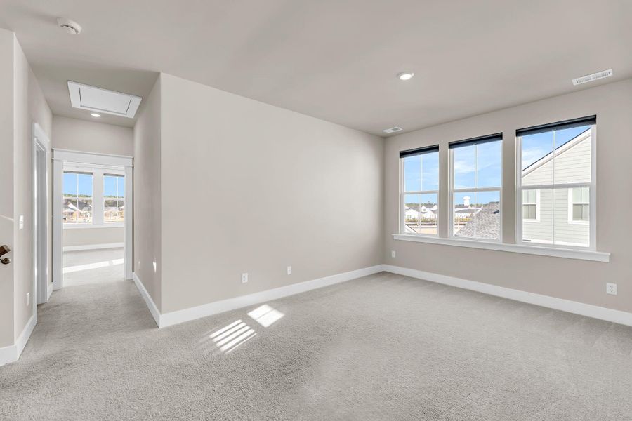 Spacious, unfurnished interior of a new home in Carnes Crossroads, Summerville (Image 39).