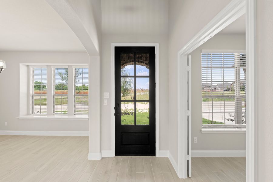 Spacious, unfurnished interior of a new home in Lovers Landing, Forney (Image 13).