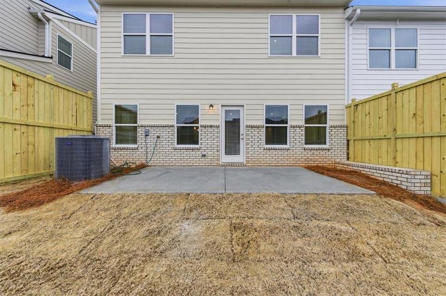 Exterior details and patio area of a home in Park Center Pointe, Mableton (Image 4).