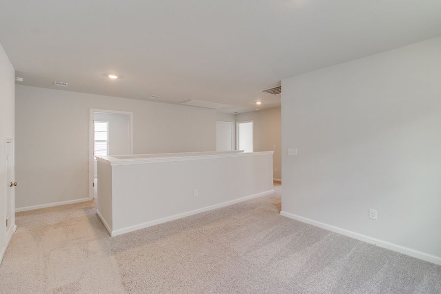 Spacious, unfurnished interior of a new home in Bluefield, Lexington (Image 32).