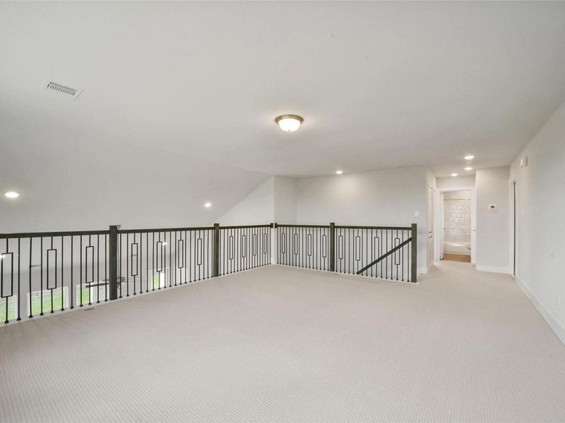 Spacious, unfurnished interior of a new home in Lago Mar, Texas City (Image 32). Spacious, unfurnished interior of a new home in Lago Mar, Texas City (Image 32).