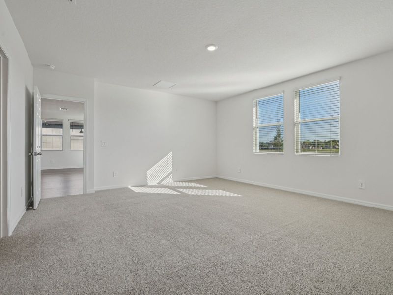 Spacious, unfurnished interior of a new home in The Reserve at Twin Lakes, St. Cloud (Image 11).