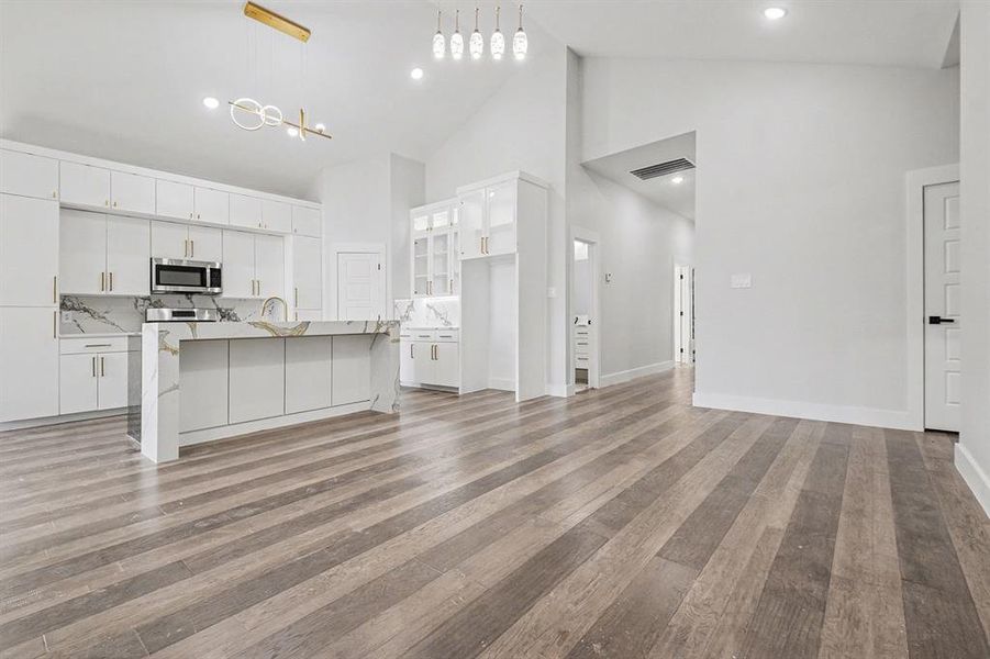 Spacious, unfurnished interior of a new home in , Dallas (Image 23).