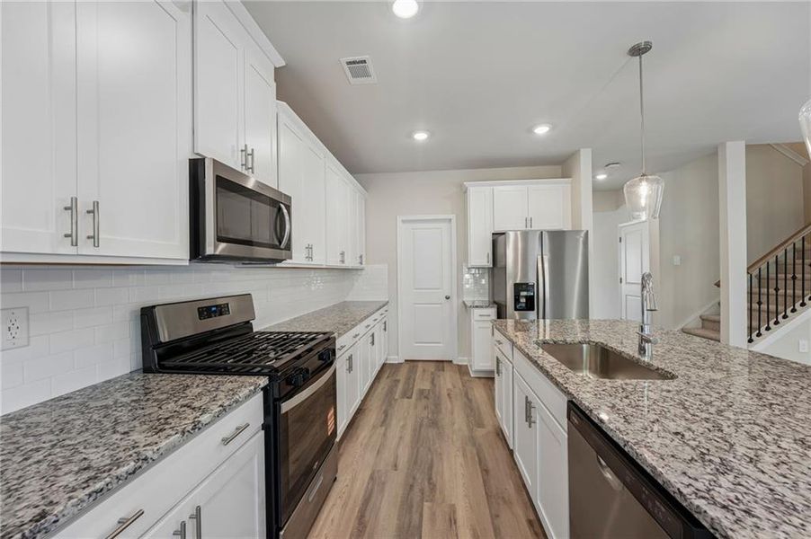 Furnished interior view inside a new home in Ivey Township, Dallas (Image 8).