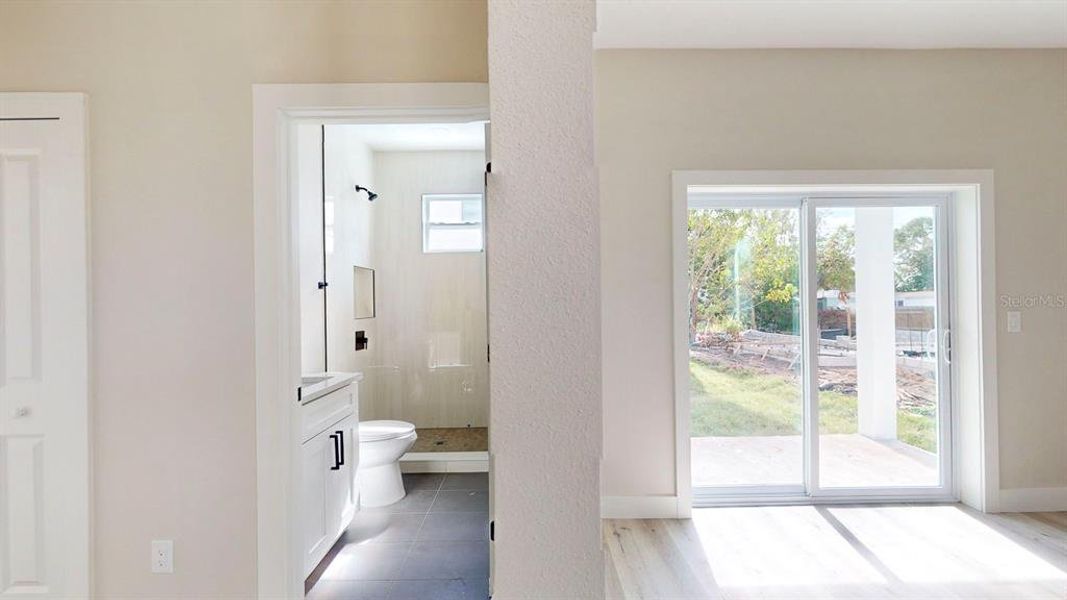 Spacious, unfurnished interior of a new home in , St. Petersburg (Image 49).