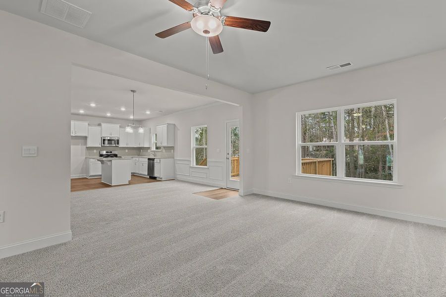 Spacious, unfurnished interior of a new home in Canterbury Villas, Carrollton (Image 16).