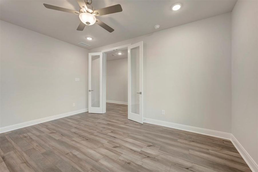 Spacious, unfurnished interior of a new home in Myrtle Creek, Waxahachie (Image 31). Spacious, unfurnished interior of a new home in Myrtle Creek, Waxahachie (Image 31).