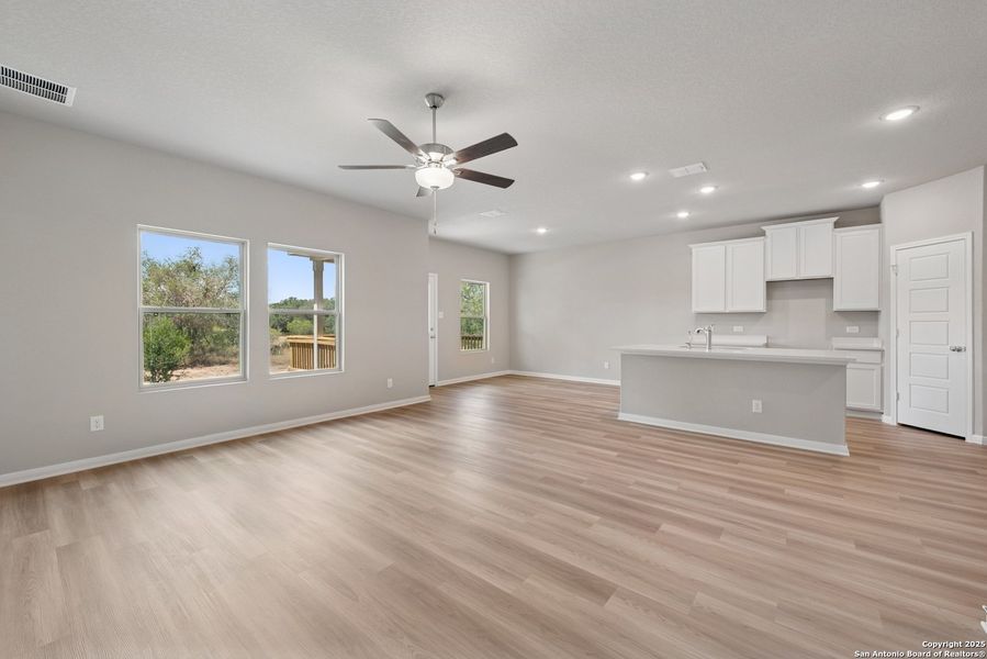 Spacious, unfurnished interior of a new home in Jordan's Ranch, San Antonio (Image 17). Spacious, unfurnished interior of a new home in Jordan's Ranch, San Antonio (Image 17).